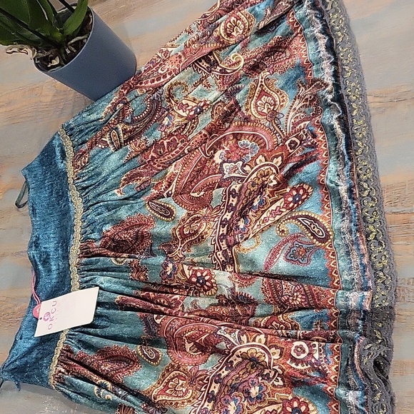 Skirt - Picture 1 of 5